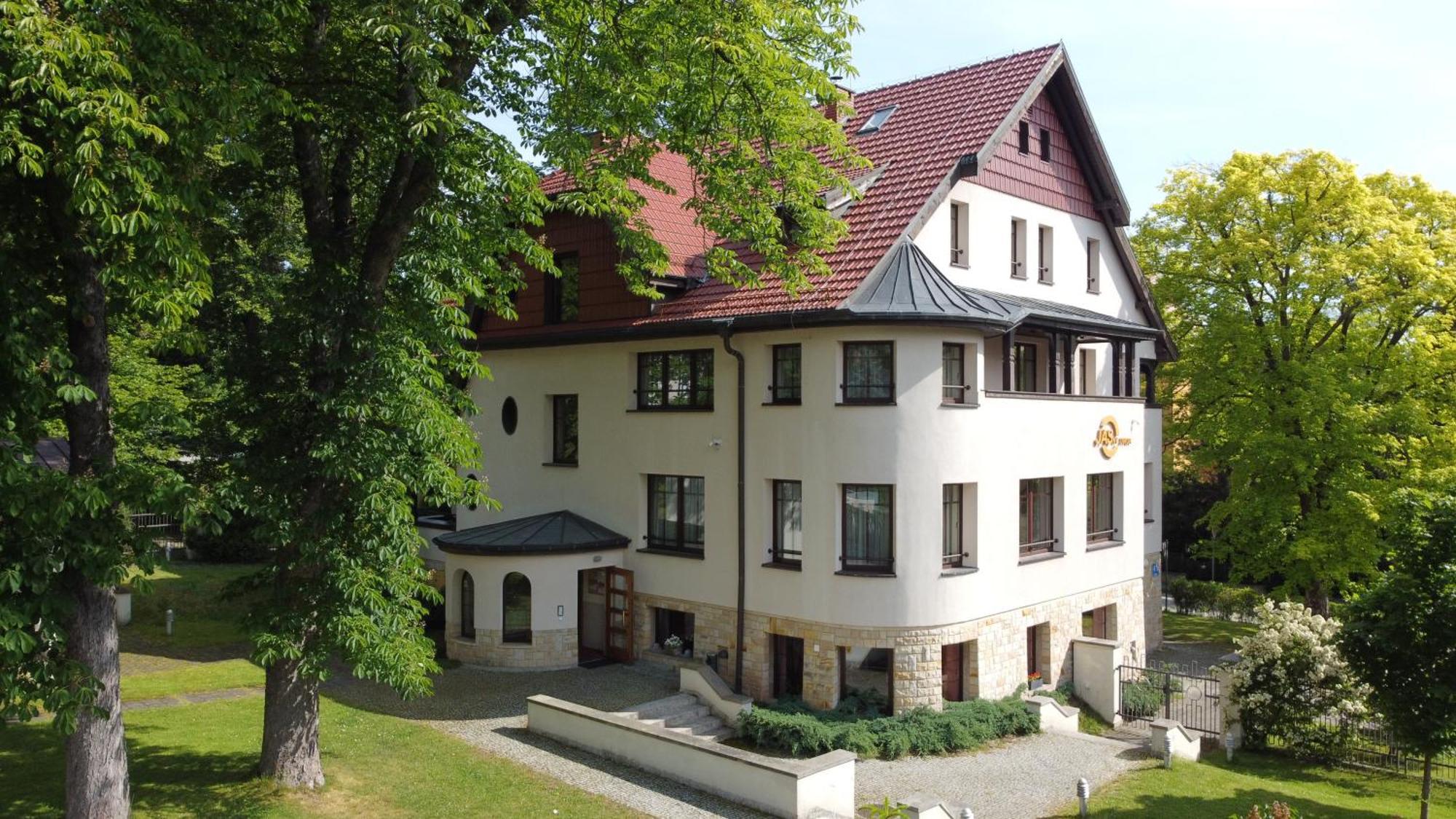 Hotel Jasny Dwór Polanica-Zdrój Exterior foto
