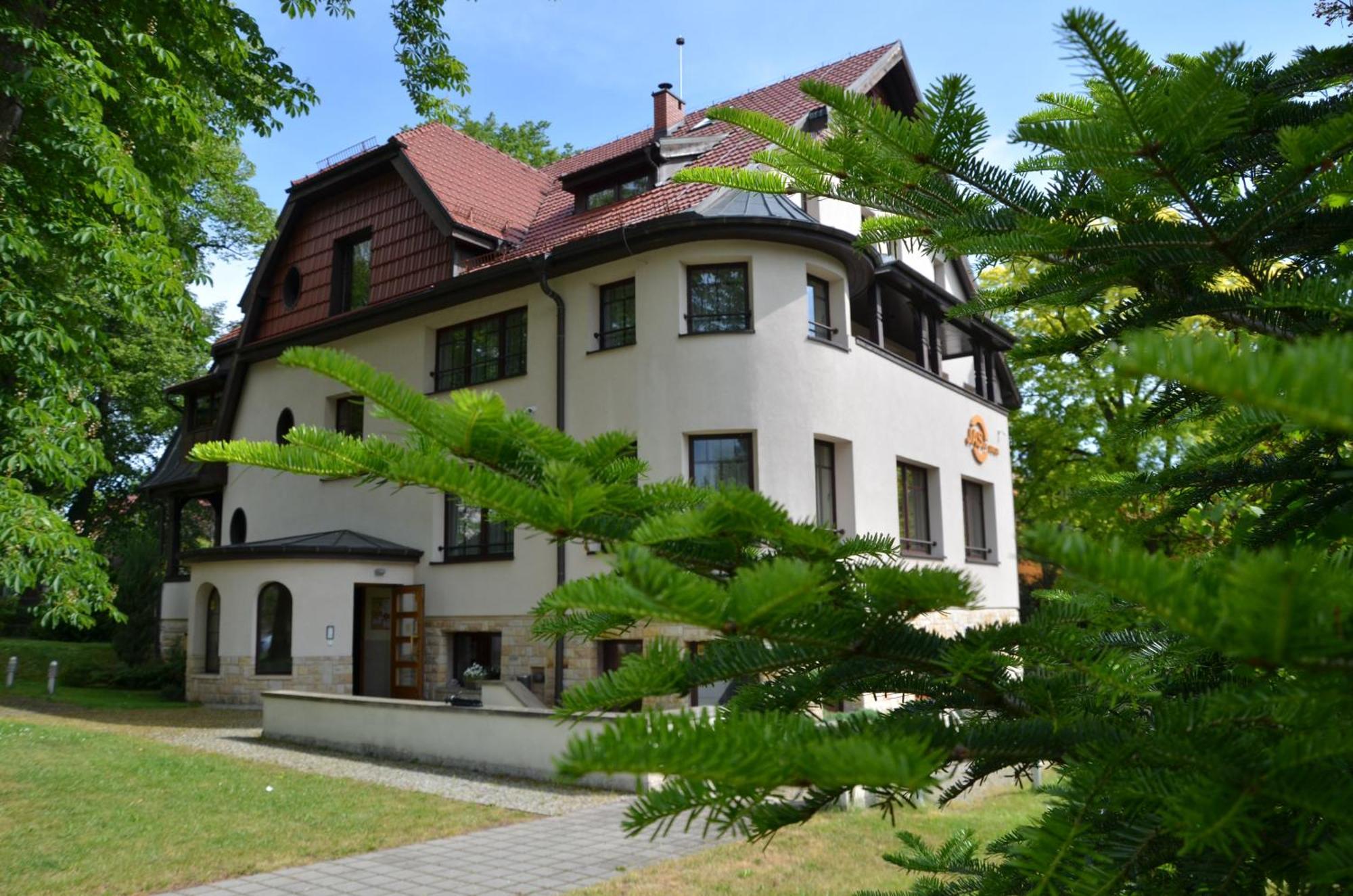 Hotel Jasny Dwór Polanica-Zdrój Exterior foto